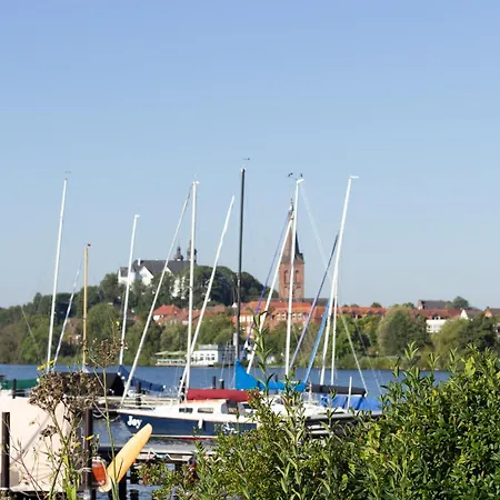 Mooi: Modernes Am Grossen Ploener - Netflix Διαμέρισμα